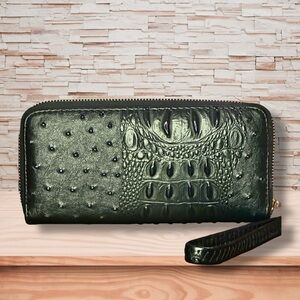 Elegant Black Crocodile-Embossed Women's Clutch